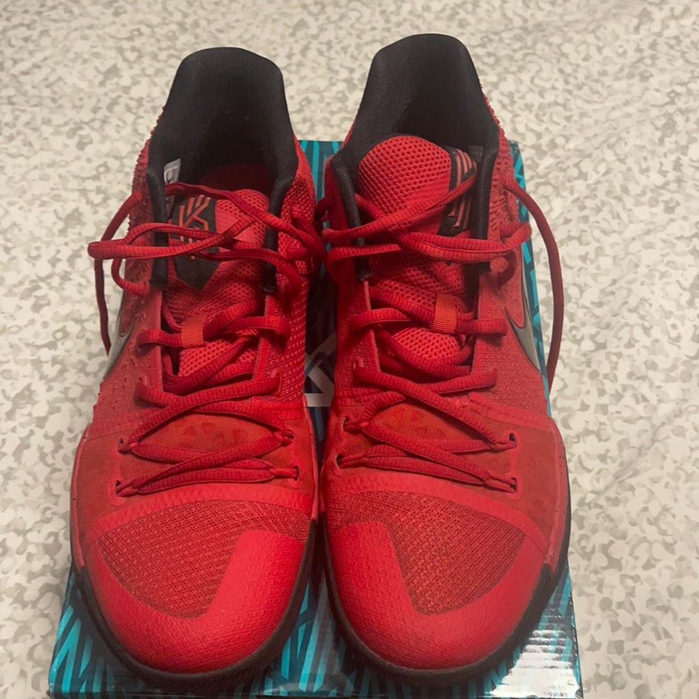 Kyrie 3 Basketball Shoes